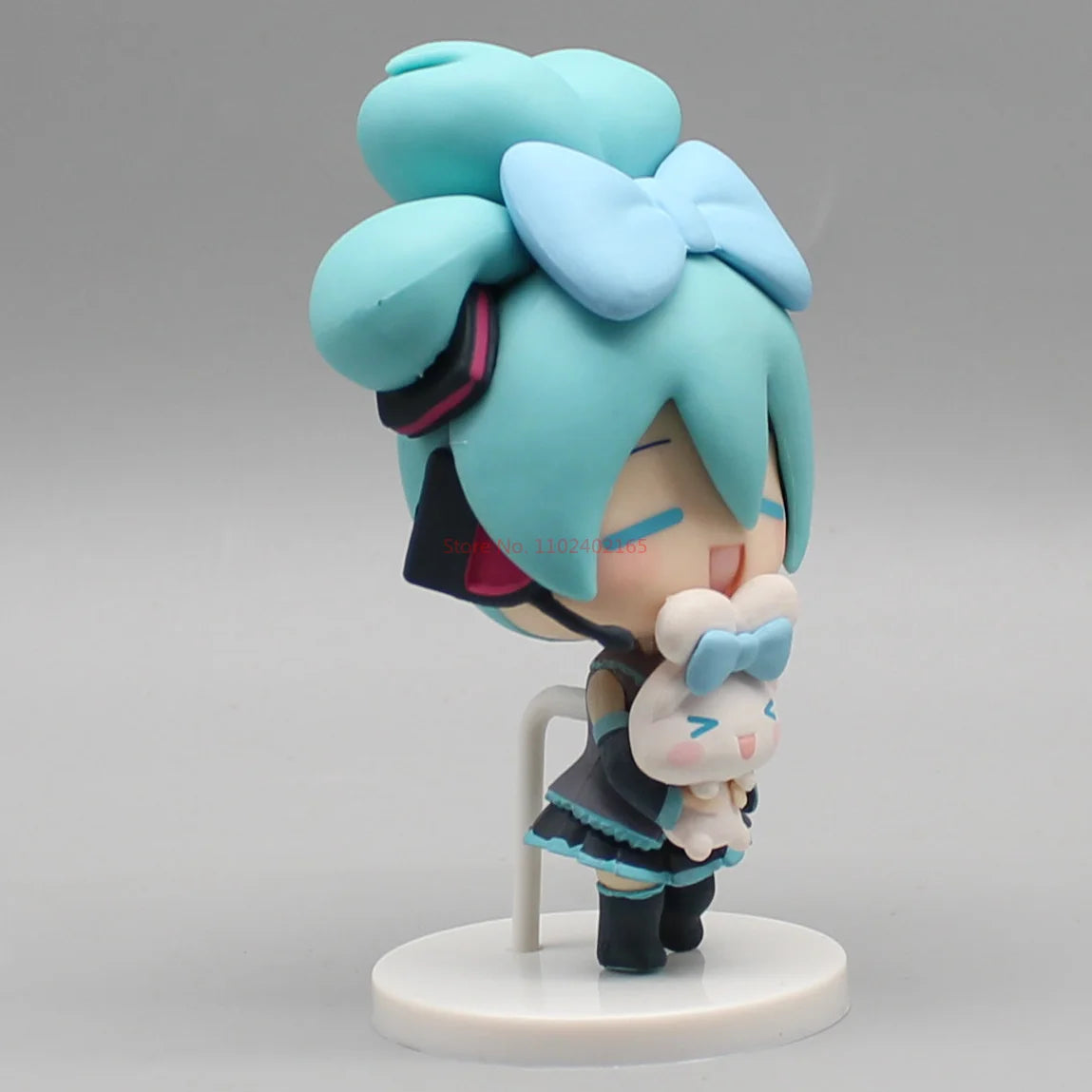 Hatsune Miku Anime Figurine Holding Cinnamoroll Bean Eyed Kawaii Tabletop Decorations Action Figures Doll Model Children ToyGift