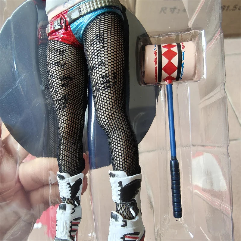 Joker Figures Harley Quinn Action Figure 1/12 With Real Clothes Clown Girl Real Silk Stockings Collectible Model Toys 19cm Gifts