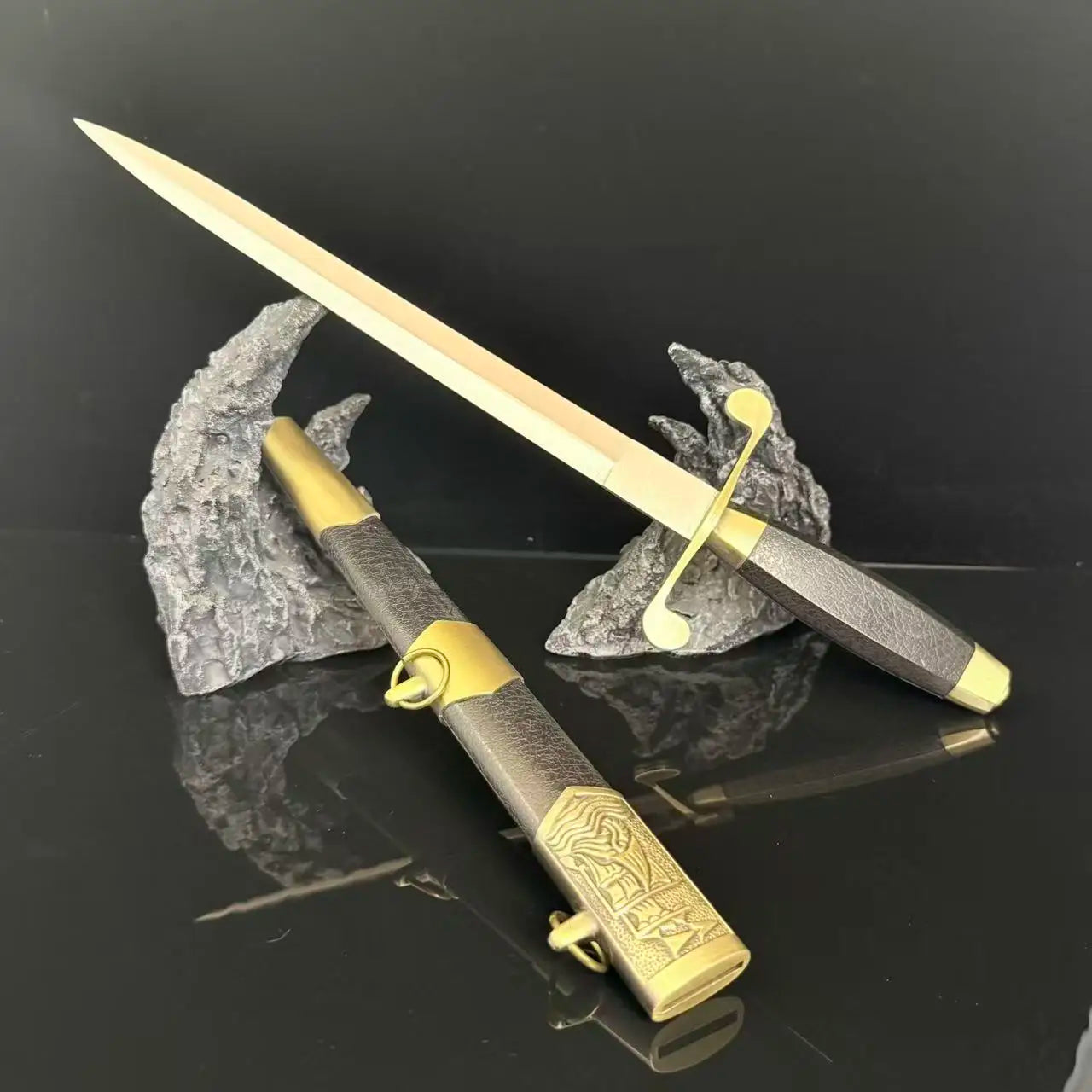 35cm European Western Sword with Sheath Metal Model Safety Medieval Film Props Sword Collectible Retro Katana Collection Toys
