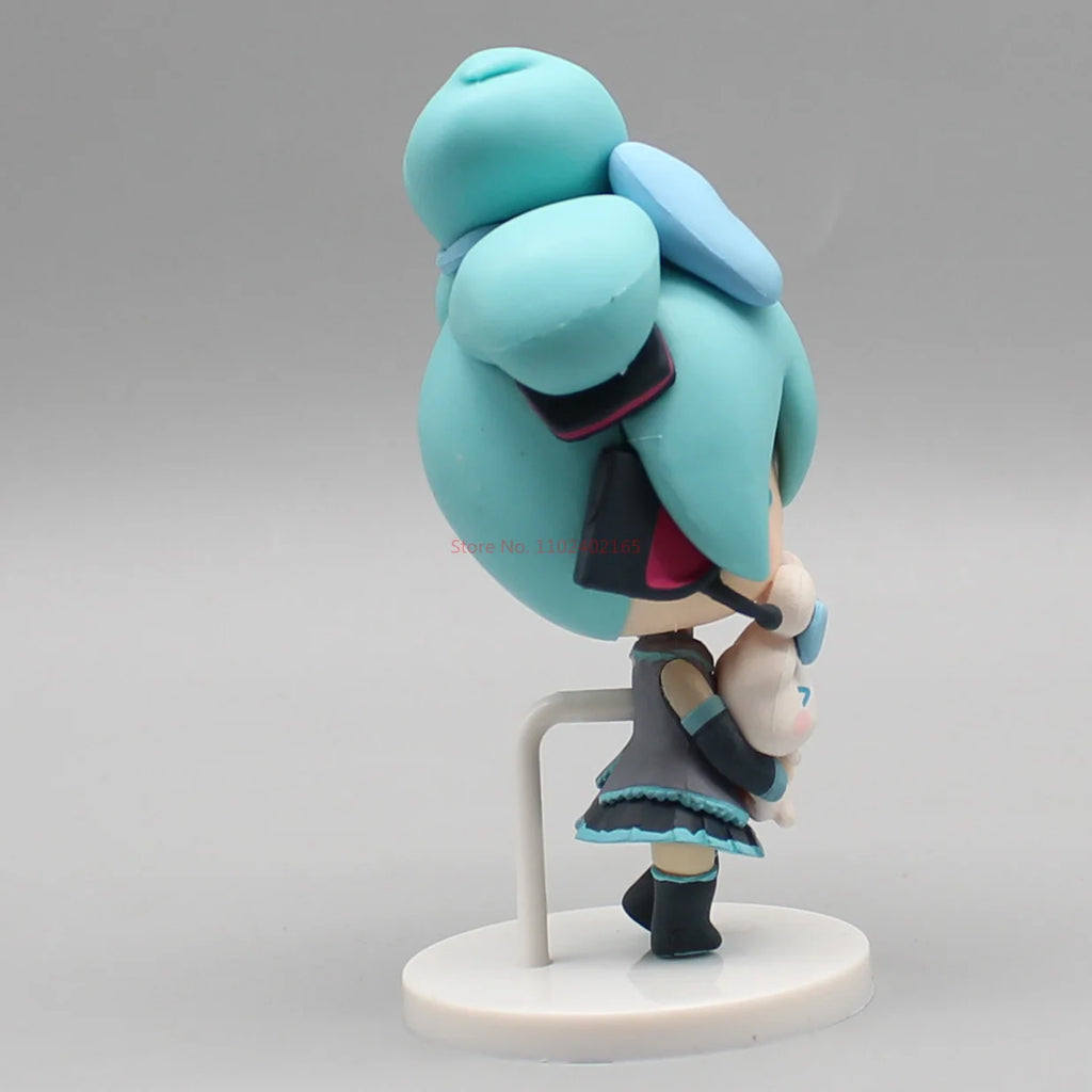 Hatsune Miku Anime Figurine Holding Cinnamoroll Bean Eyed Kawaii Tabletop Decorations Action Figures Doll Model Children ToyGift