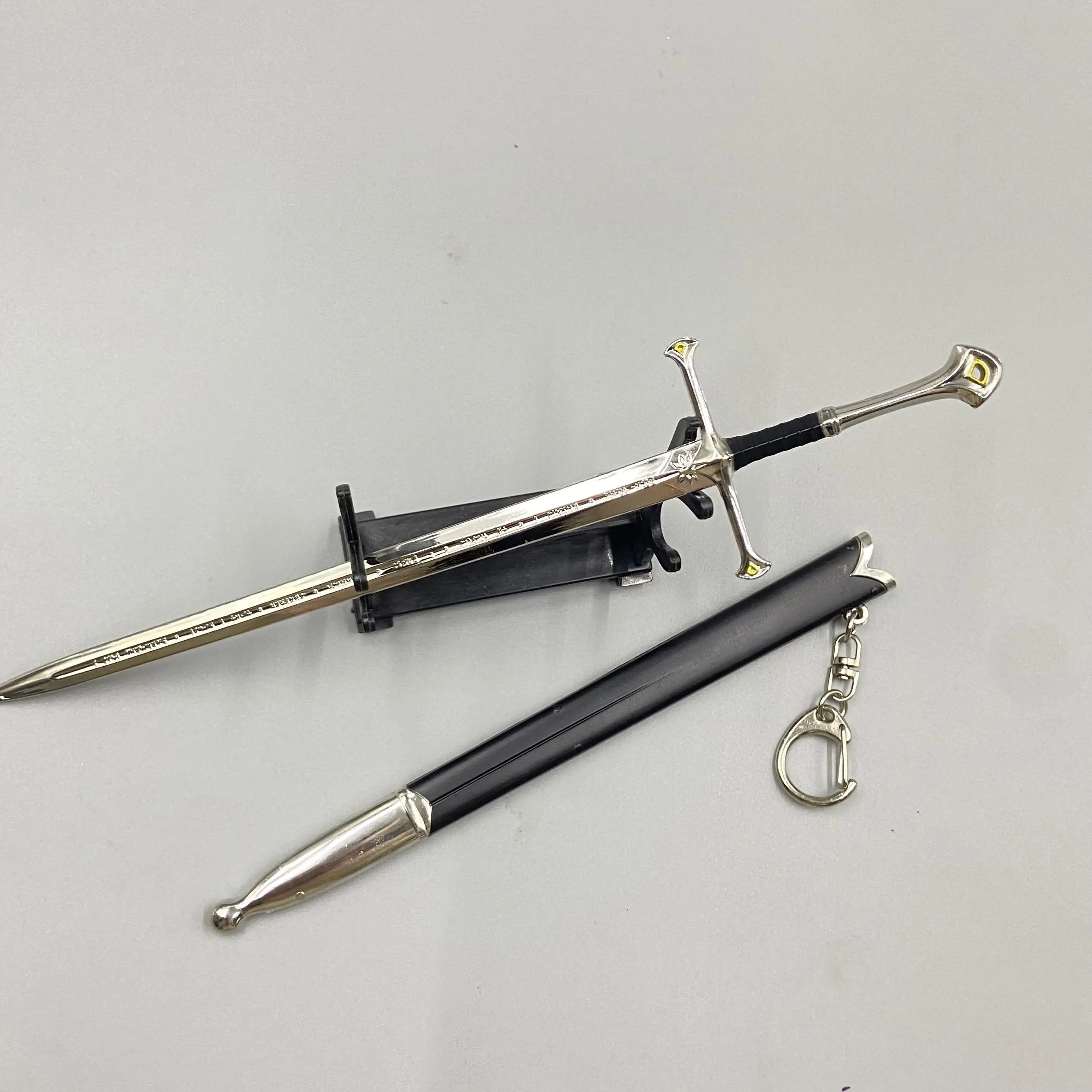 22cm Silver Sword The Anduril Narsil Sword  Movies Peripheral Medieval Metal  Model Samurai Keychains Ornament Crafts Toys