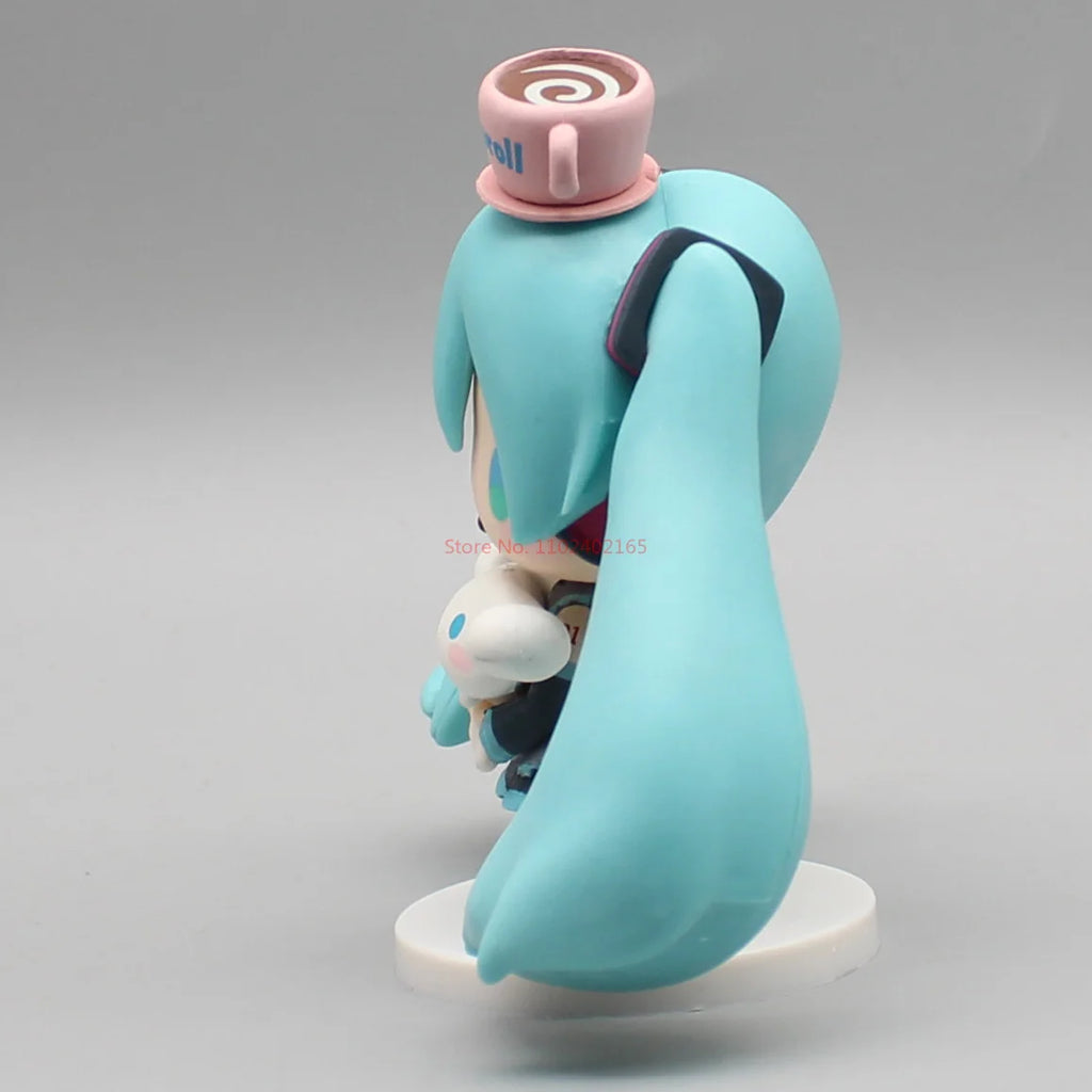 Hatsune Miku Anime Figurine Holding Cinnamoroll Bean Eyed Kawaii Tabletop Decorations Action Figures Doll Model Children ToyGift