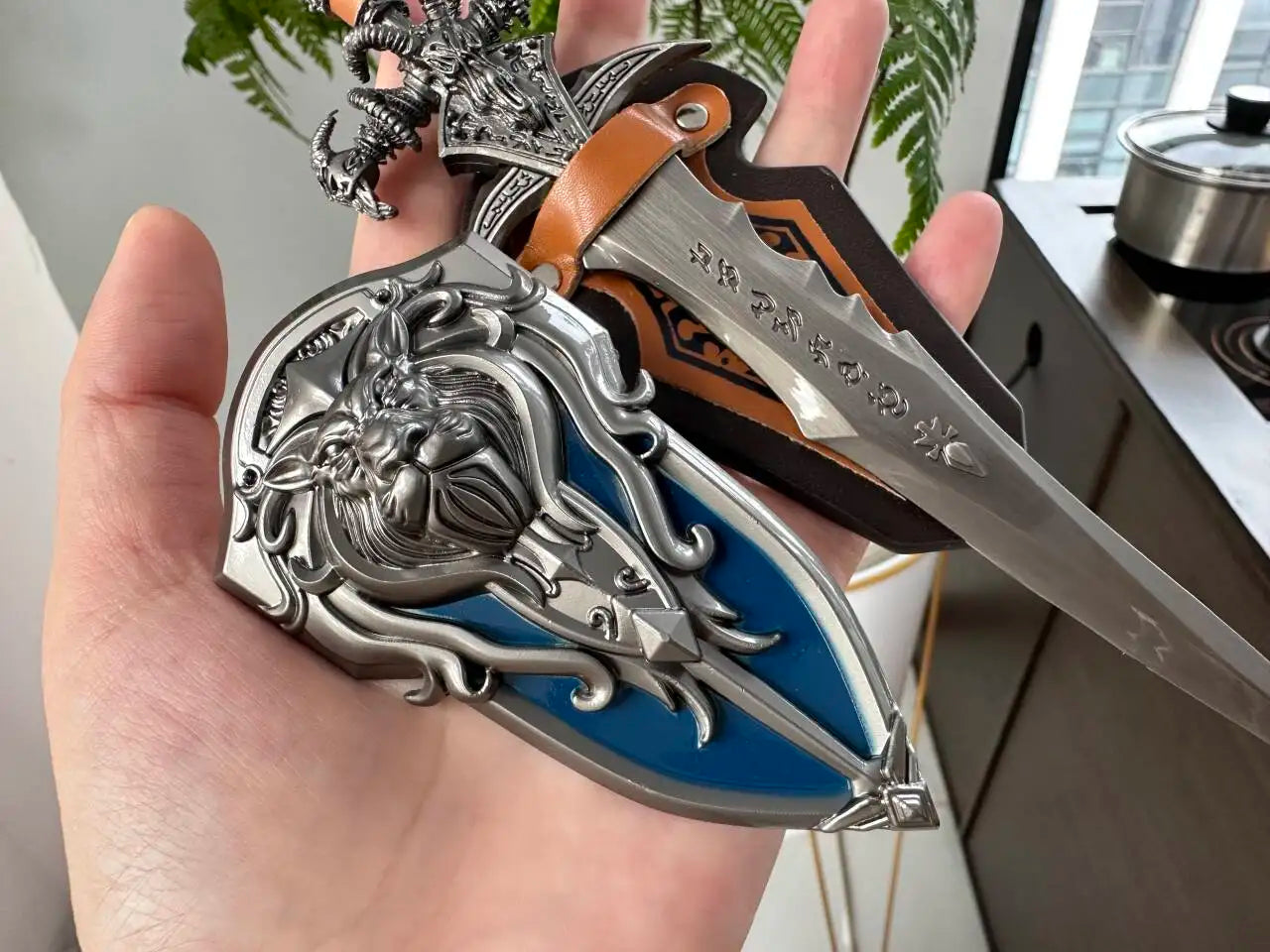 22cm World of Warcraft Frostmourne Sword Sheild 2pcs Metal Katana Model Lich King Swords Real Steel Samurai Safety Toy Gift Boys