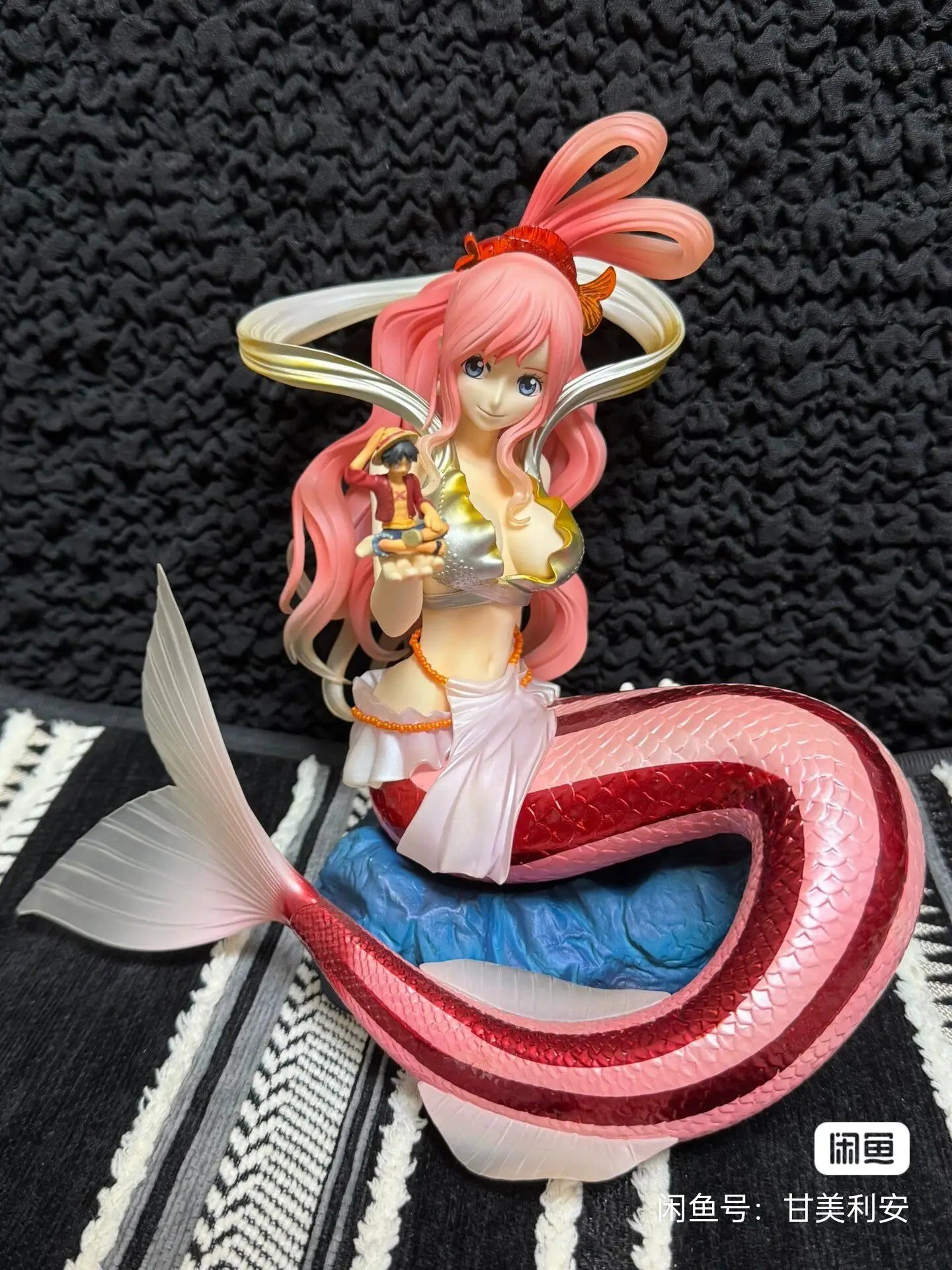 One Piece Shirahoshi Hold Luffy In Hand Action Figures Model Doll Toys Collectible Desktop Ornaments Kids Birthday Mas Gifts