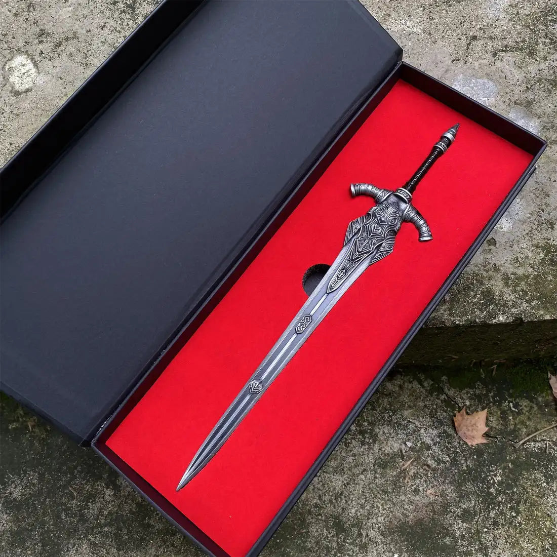 30cm DARK SOULS Wolf Knight's Greatsword weapons model Game Peripheral Toy Sword Unsharpened Desktop Collected Exhibits Boy Gift