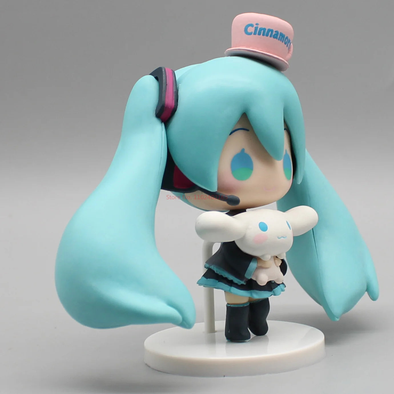 Hatsune Miku Anime Figurine Holding Cinnamoroll Bean Eyed Kawaii Tabletop Decorations Action Figures Doll Model Children ToyGift