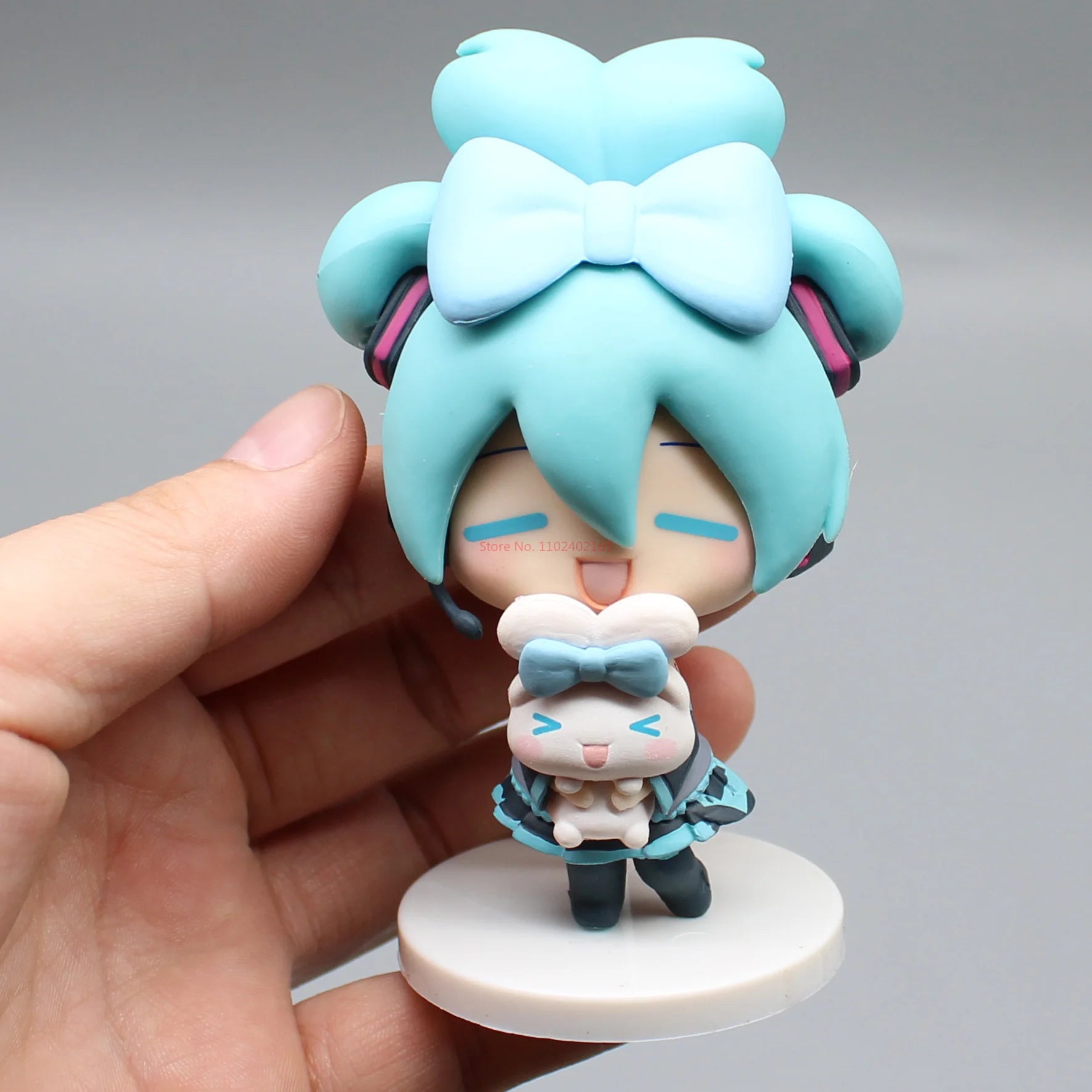 Hatsune Miku Anime Figurine Holding Cinnamoroll Bean Eyed Kawaii Tabletop Decorations Action Figures Doll Model Children ToyGift
