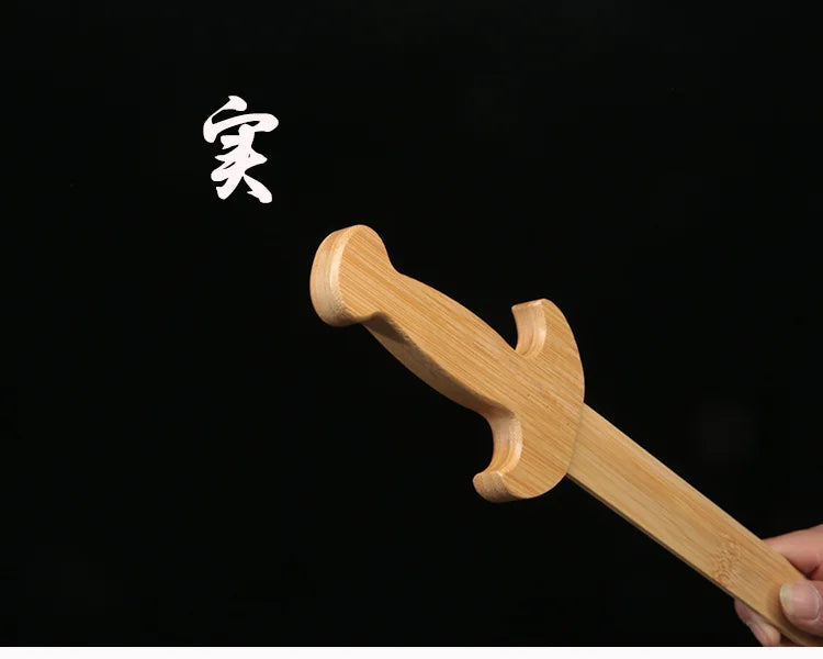 Solid Wood Children's Sword for Boys, Martial Arts Training and Performance Practice, Mini Curved Broadsword Ornament